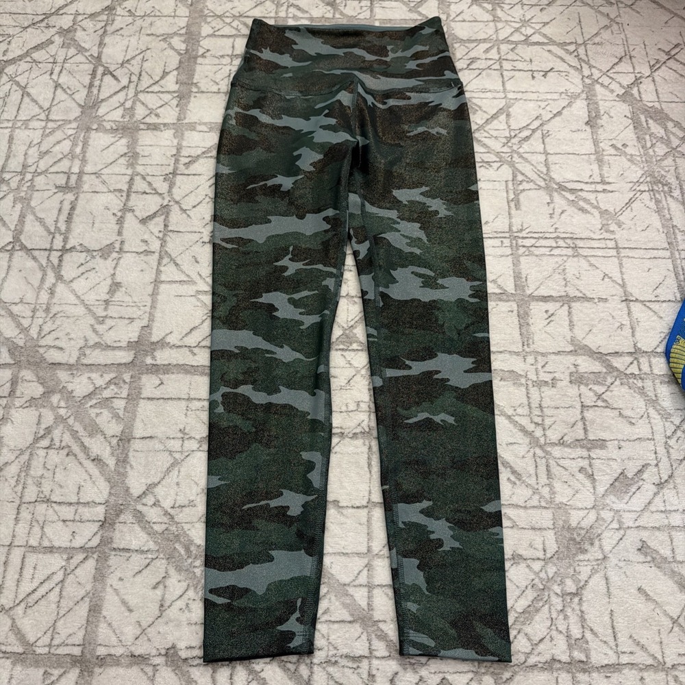 Beyond Yoga Green Camo Dust PowerShine High Waisted Leggings Shiny Size XS